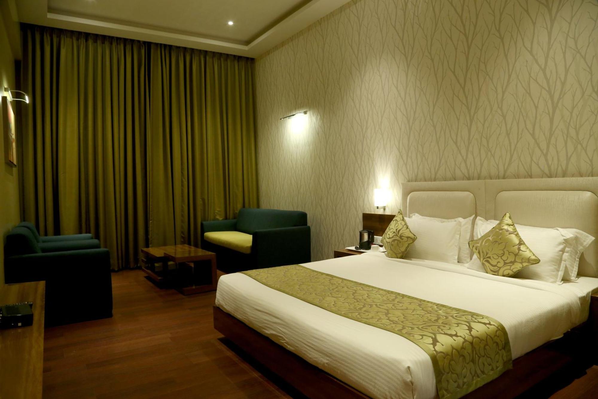 Shamrock Greens By Jardin Hotels Dharmpura Room photo